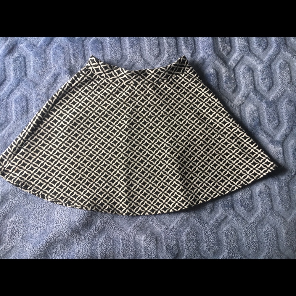 Cute high waisted skater skirt white black